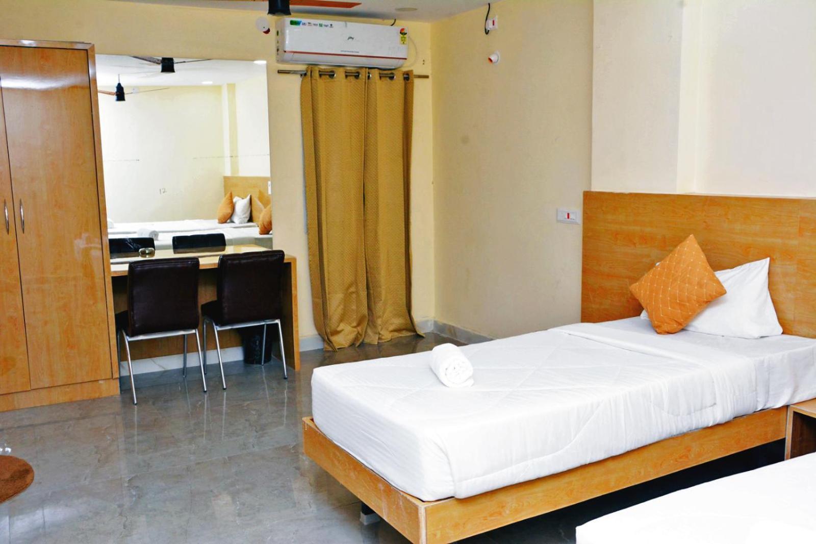 Udupi Deluxe Lodge Gulbarga Kalaburagi Exteriör bild