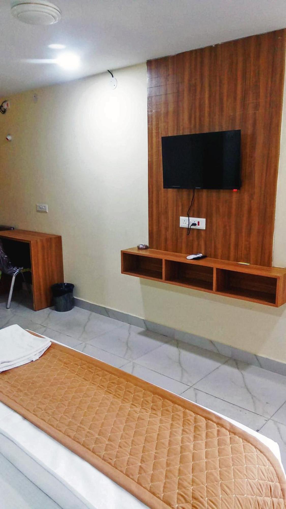 Udupi Deluxe Lodge Gulbarga Kalaburagi Exteriör bild