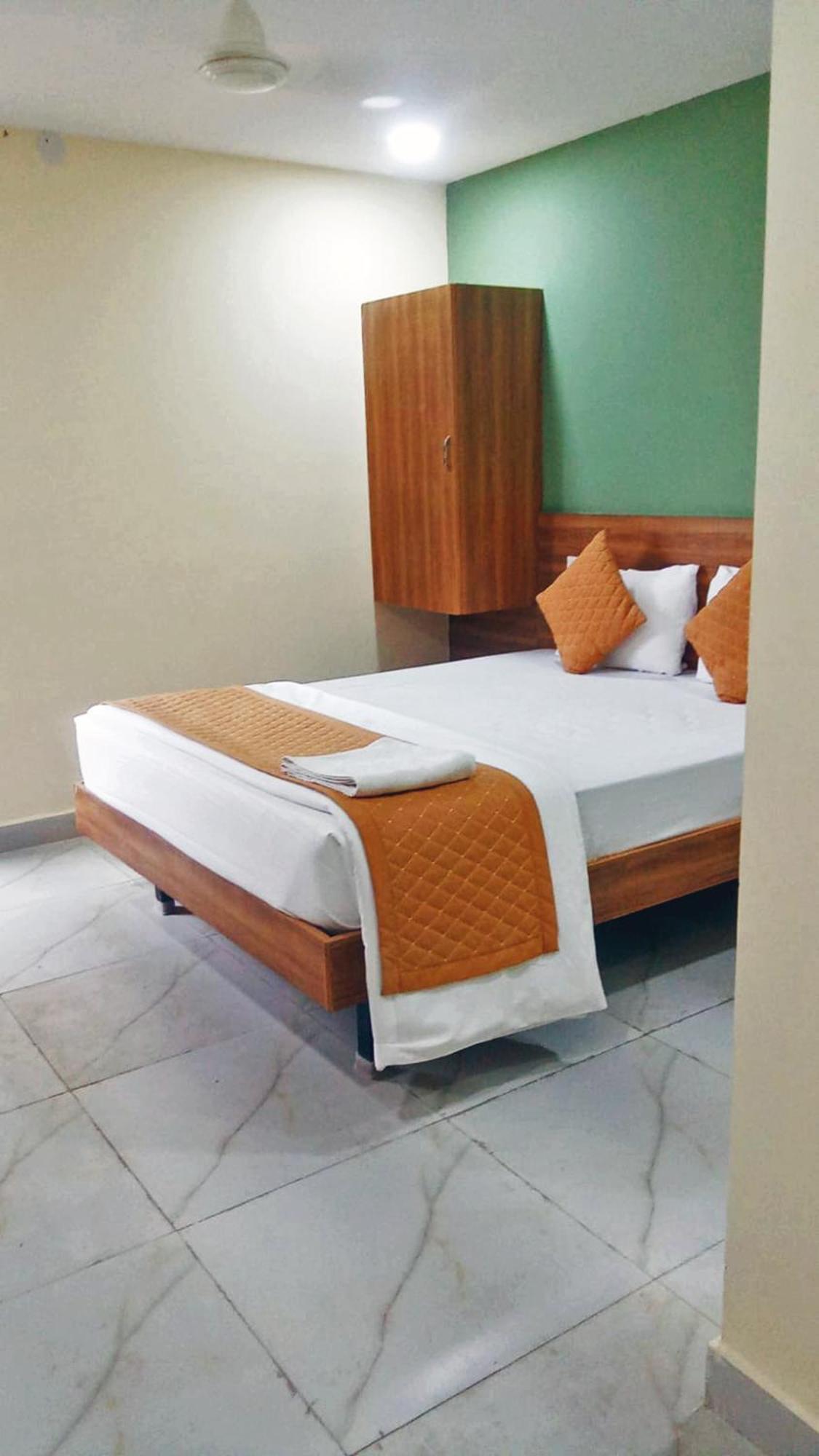 Udupi Deluxe Lodge Gulbarga Kalaburagi Exteriör bild