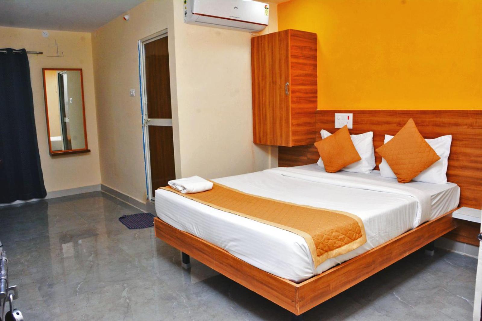 Udupi Deluxe Lodge Gulbarga Kalaburagi Exteriör bild