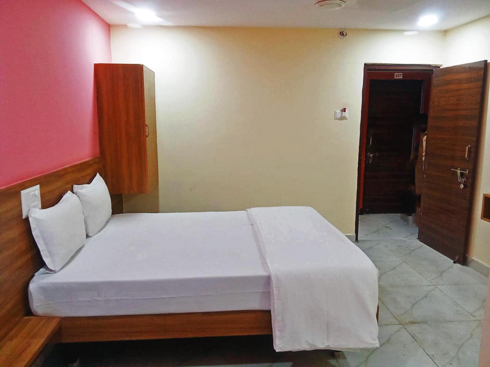 Udupi Deluxe Lodge Gulbarga Kalaburagi Exteriör bild