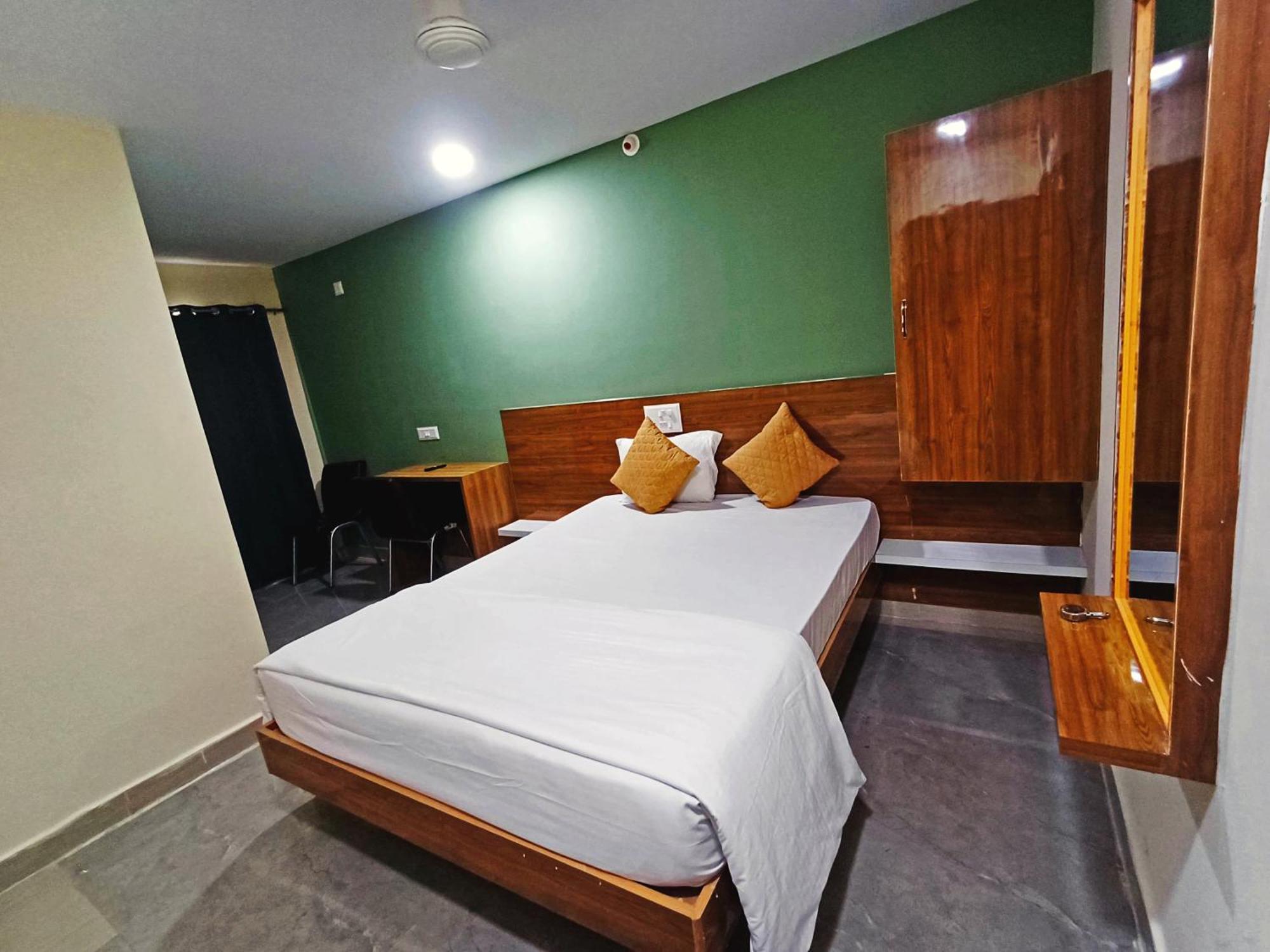 Udupi Deluxe Lodge Gulbarga Kalaburagi Exteriör bild