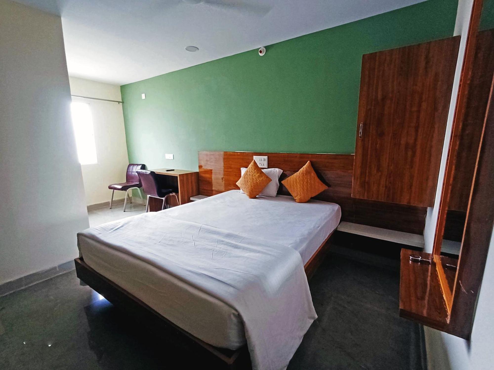 Udupi Deluxe Lodge Gulbarga Kalaburagi Exteriör bild