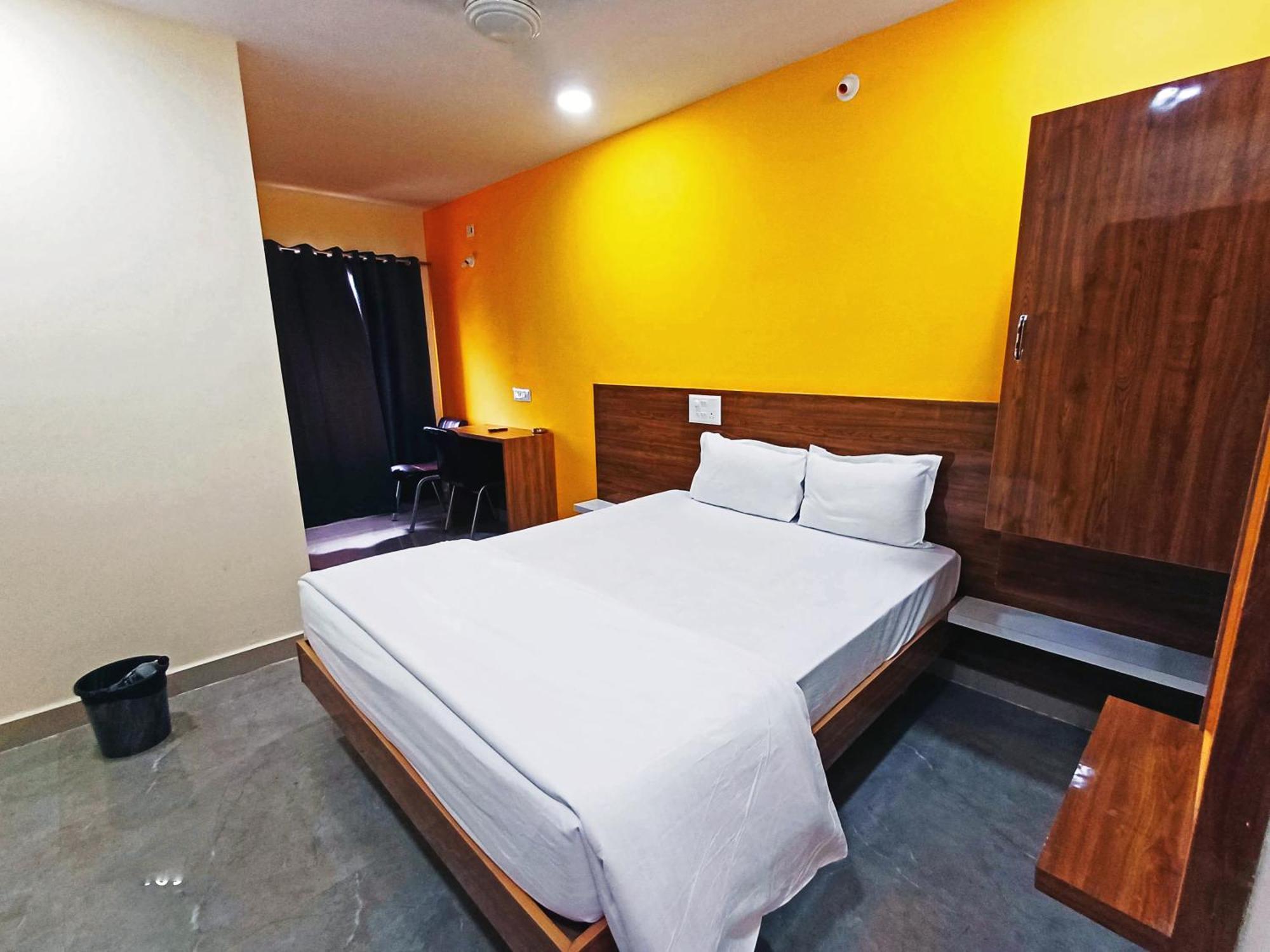 Udupi Deluxe Lodge Gulbarga Kalaburagi Exteriör bild
